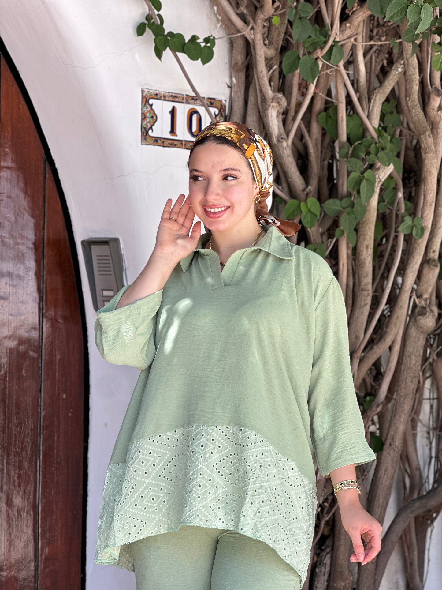 ensemble brodé vert