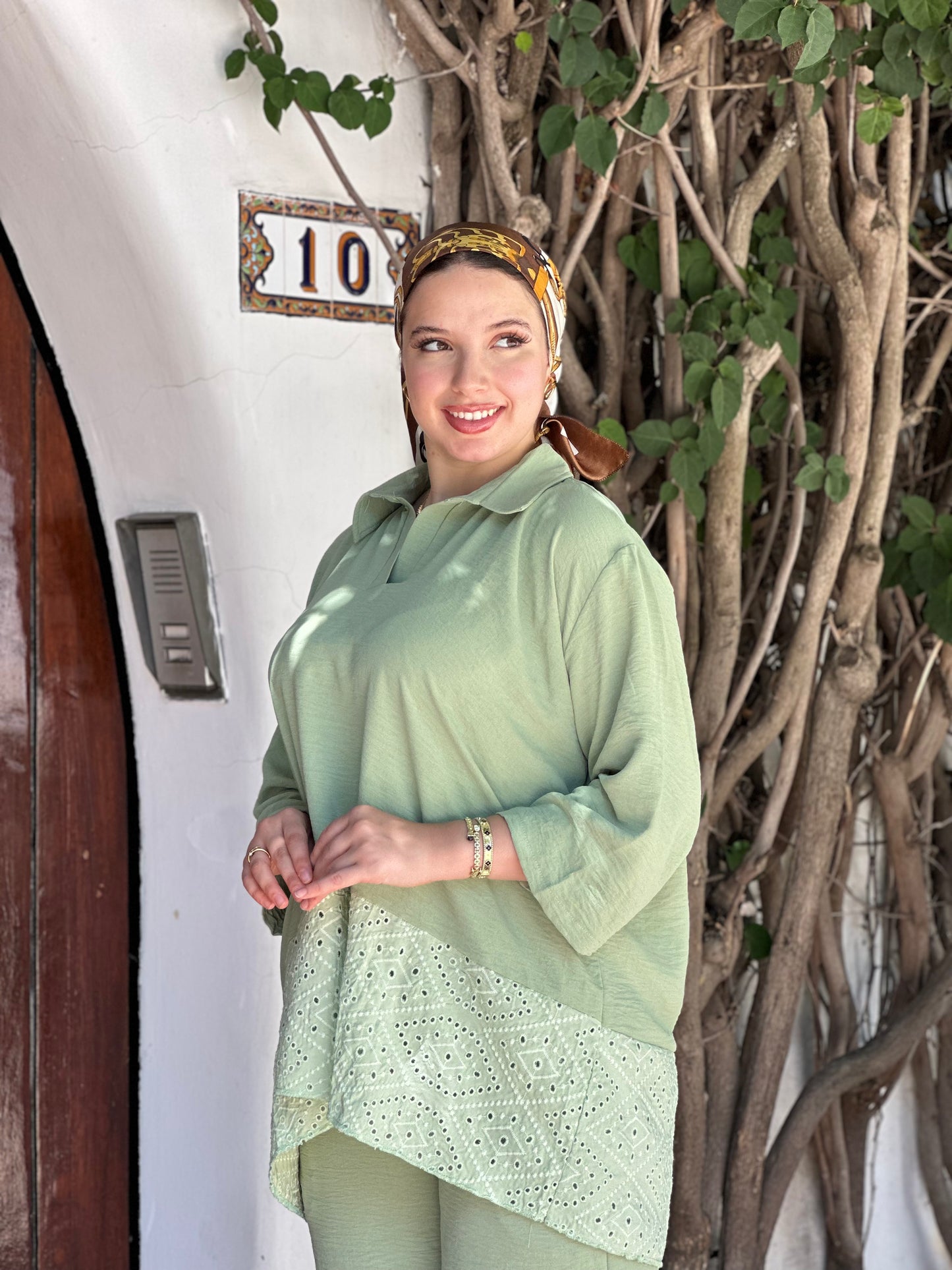 ensemble brodé vert