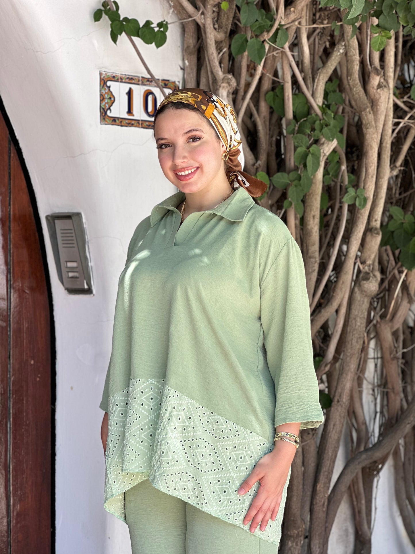 ensemble brodé vert