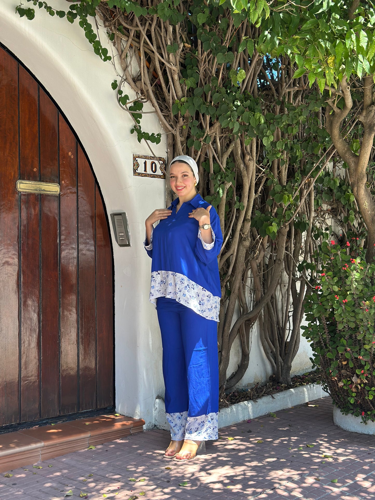 ensemble brodé bleu