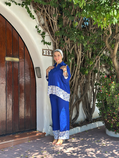 ensemble brodé bleu