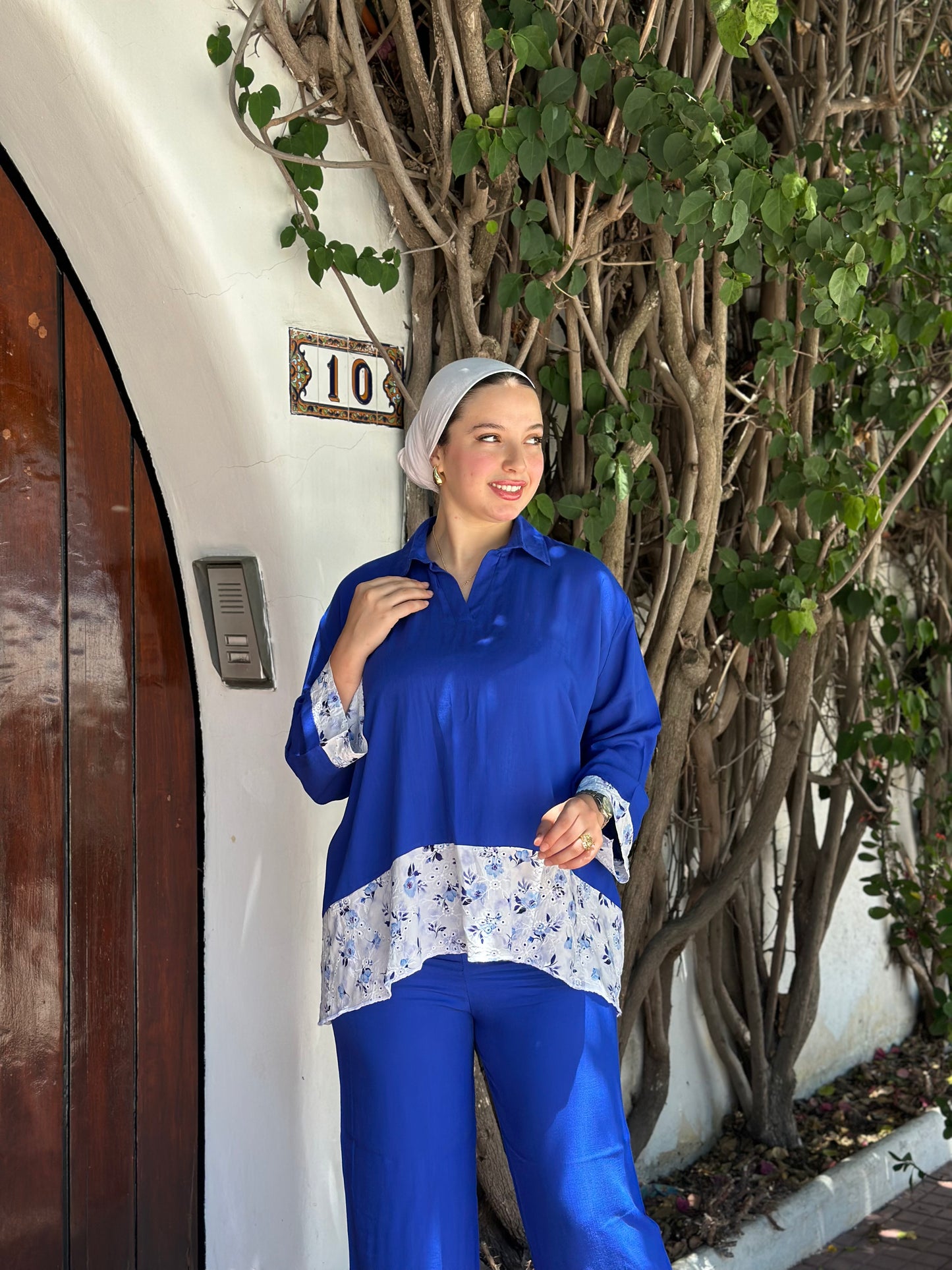ensemble brodé bleu