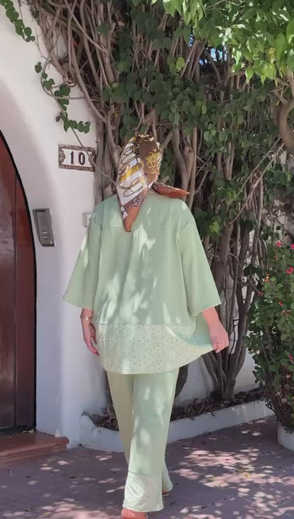 ensemble brodé vert
